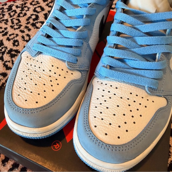 Nike Air Jordan 1 Retro High OG - University Blues - Picture 4 of 9